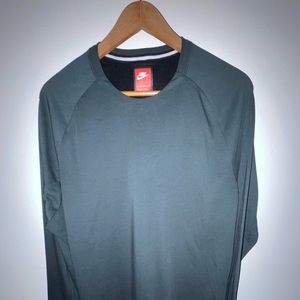 Nike Curved Hem Long Sleeve Active Shirt ( Medium)